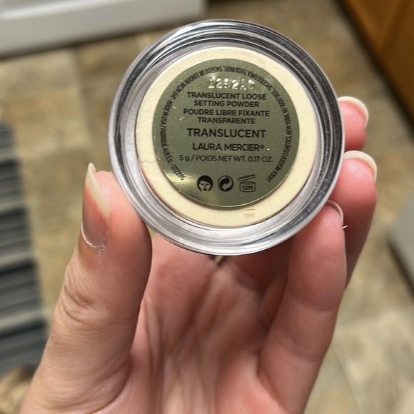 Laura Mercier Translucent Setting Powder - Picture 2 of 3